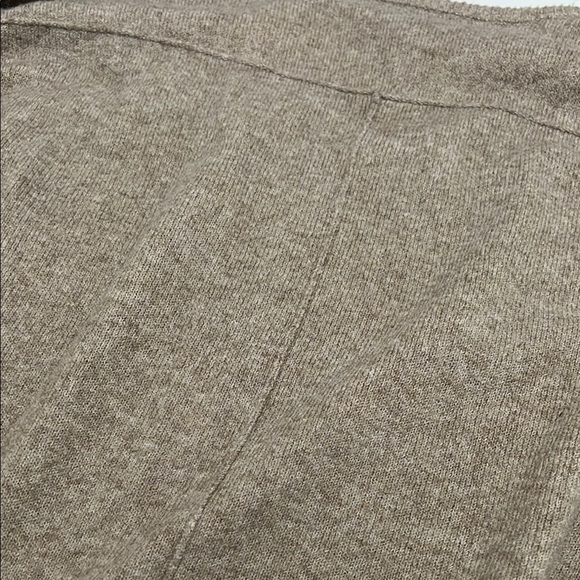 American Eagle Size L Women's Tan Sweater with White Bow - Picture 7 of 8